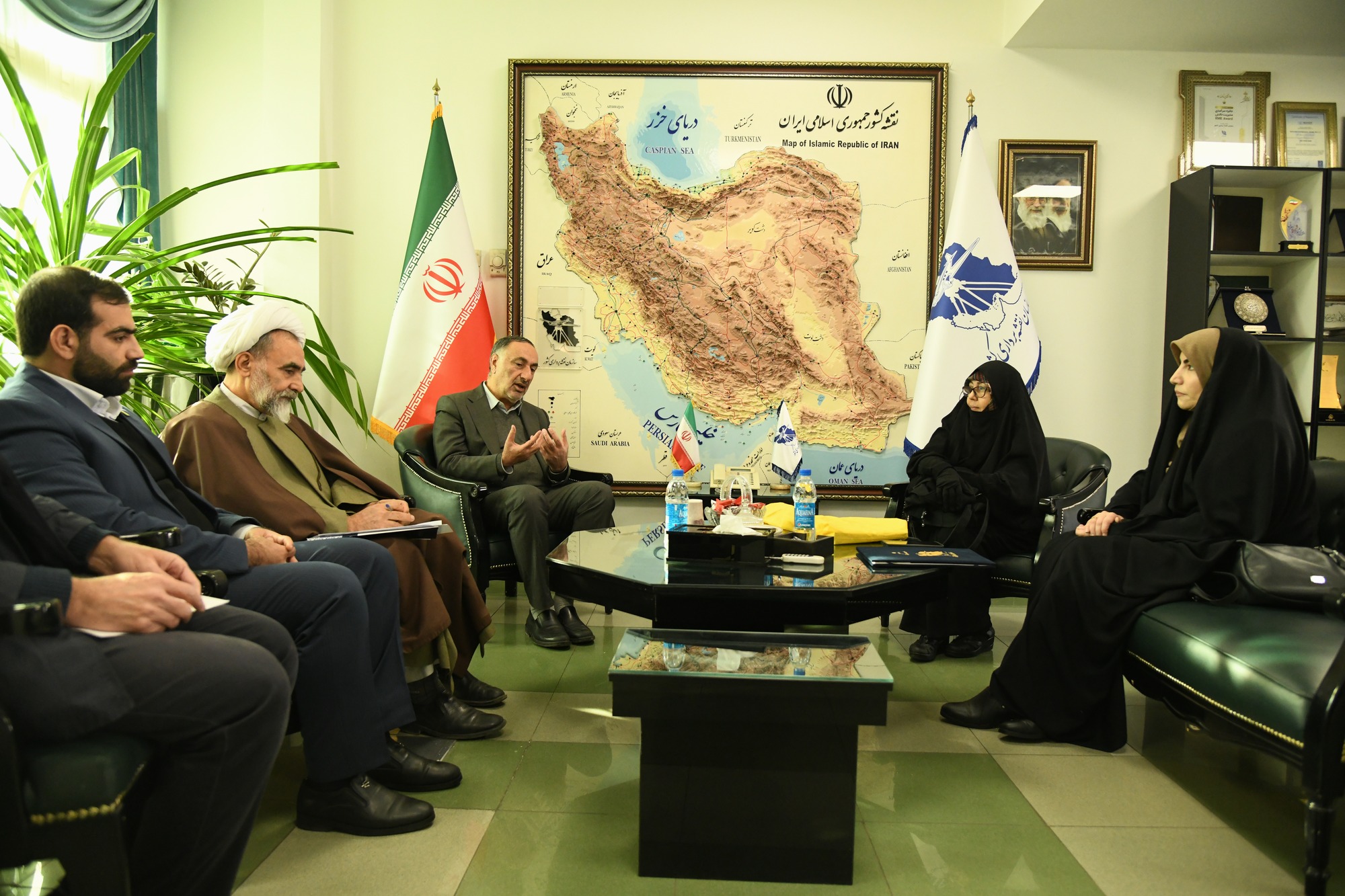 دیدار رئیس سازمان نقشه‌برداری کشور با خانواده شهید مصباح نمین از همکاران شهید سازمان